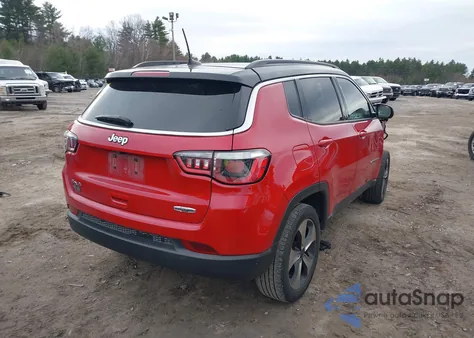 2018 Jeep Compass Latitude 4X4 z USA, uszkodzony, nr VIN 3C4NJDBB7JT176346